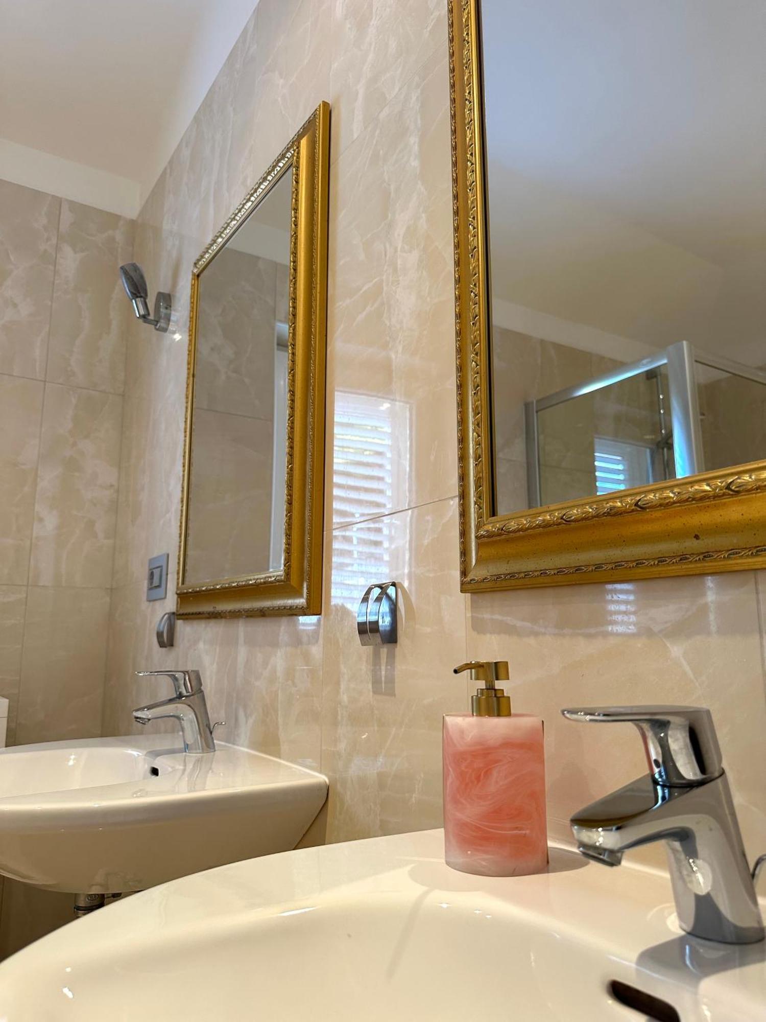 Apartments - Villa Sabrina เบรลา ภายนอก รูปภาพ