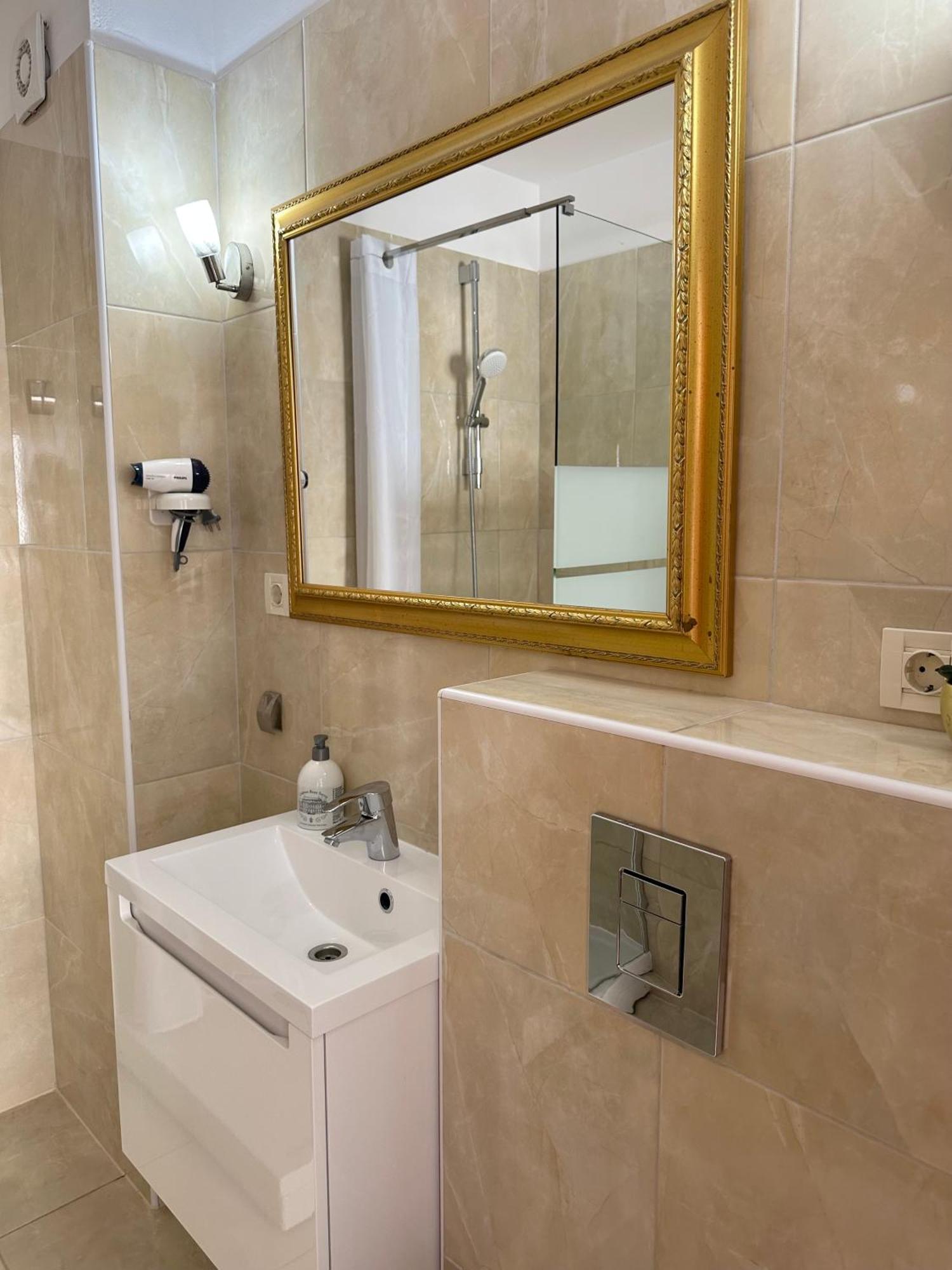 Apartments - Villa Sabrina เบรลา ภายนอก รูปภาพ